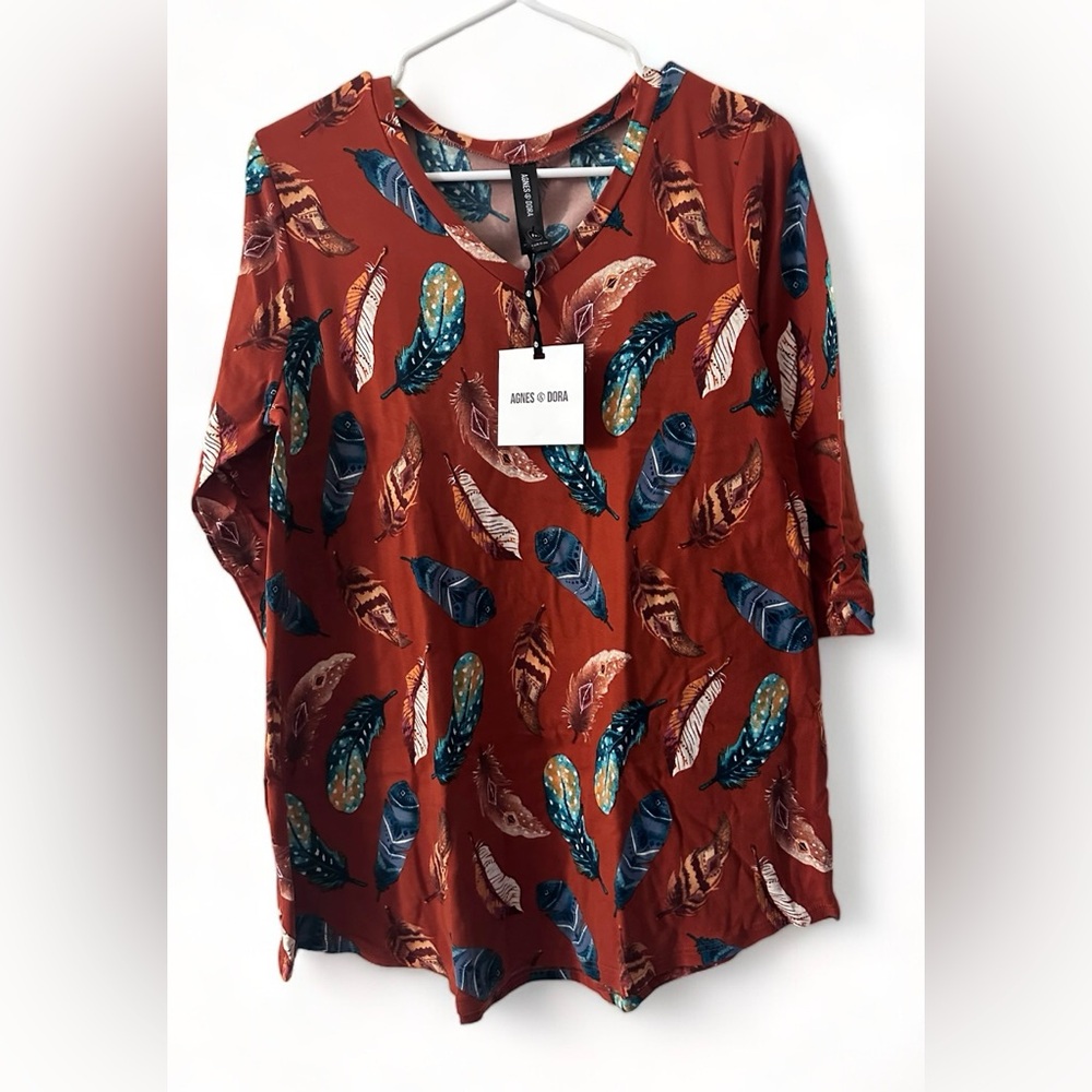 Agnes & Dora Everyday Tee V Neck 3/4 Sleeve Burnt Rust Feathers NWT